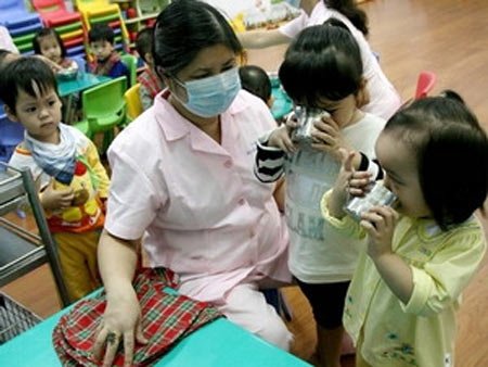 Trường mầm non Họa Mi - Để kịp thời phát hiện bệnh tay chân miệng, cần thường xuyên theo dõi sức khỏe học sinh mầm non