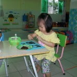 hinh anh hoc tap vui choi cua cac be khoi nha tre truong mam non hoa mi 01