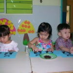 hinh anh hoc tap vui choi cua cac be khoi nha tre truong mam non hoa mi 04