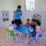 hinh anh hoc tap vui choi cua cac be khoi nha tre truong mam non hoa mi 07