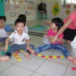 hinh anh hoc tap vui choi cua cac be khoi nha tre truong mam non hoa mi 09