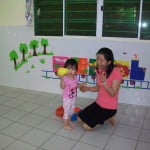 hinh anh hoc tap vui choi cua cac be khoi nha tre truong mam non hoa mi 12