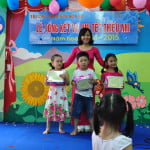 Phát phần thưởng cuối năm trường mầm non Họa Mi 2015