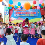 Phát phần thưởng cuối năm trường mầm non Họa Mi 2015