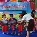 Phát phần thưởng cuối năm trường mầm non Họa Mi 2015
