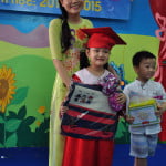 Phát phần thưởng cuối năm trường mầm non Họa Mi 2015