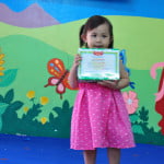 Phát phần thưởng cuối năm trường mầm non Họa Mi 2015