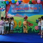 Tham gia giao thông trên sân trường - trường mầm non Họa Mi 2015