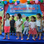 Tham gia giao thông trên sân trường - trường mầm non Họa Mi 2015