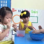 Hình ảnh bé làm mứt sơri