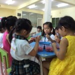 Hình ảnh bé làm mứt sơri