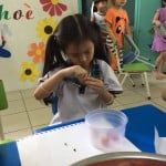 Hình ảnh bé làm mứt sơri