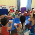 Hình ảnh bé làm mứt sơri