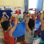 Hình ảnh bé làm mứt sơri