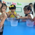 Hình ảnh bé làm mứt sơri