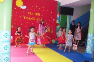 Hình ảnh hoạt động của các bé trong ngày Hội Trăng Rằm