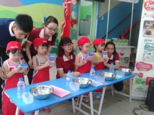 Làm bánh và kem cùng công ty thực phẩm House Sherbic của Nhật Bản 04