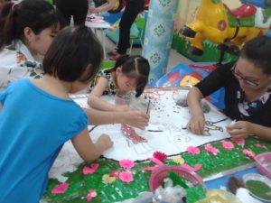 Hội thi làm tranh chủ đề Nhà Giáo VN tại trường mầm non Họa Mi 2016 - Hình 5