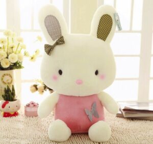 Chú thỏ bông ngồi học