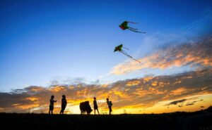 Về quê | Bài thơ Về quê: Về quê thả diều