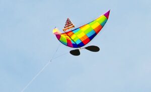 Bài thơ Thả diều: Cánh diều no gió, Sáo nó thổi vang