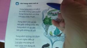 Khi trang sách mở ra | Bài thơ Khi trang sách mở ra